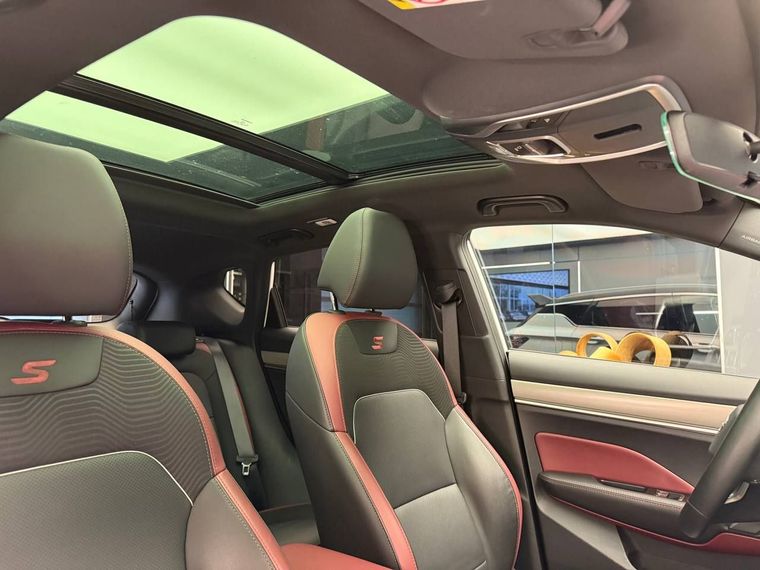 Белый Geely Coolray 2023 года | VIN 439220