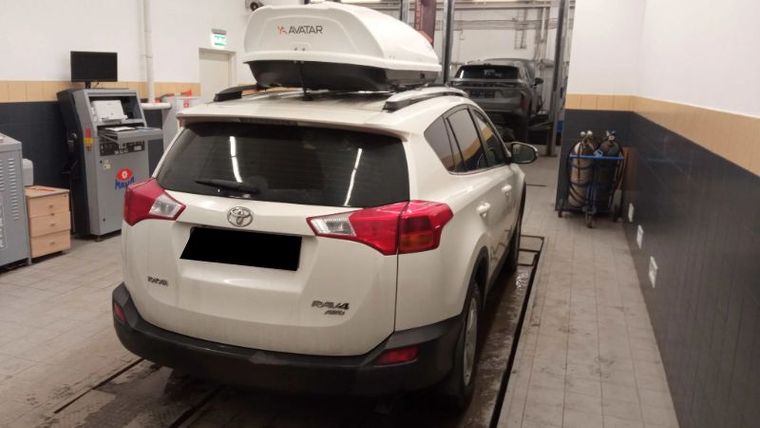 Toyota RAV4 2014 года, 191 955 км - вид 3