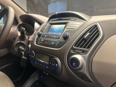 Hyundai ix35 2014 года, 298 000 км - вид 14