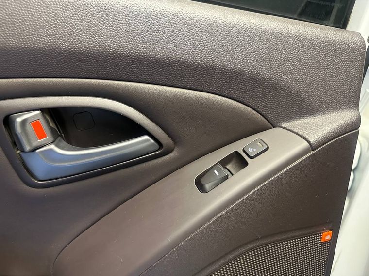 Hyundai ix35 2014 года, 298 000 км - вид 20