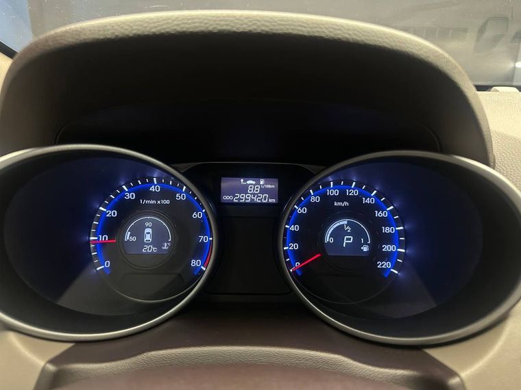 Hyundai ix35 2014 года, 298 000 км - вид 8