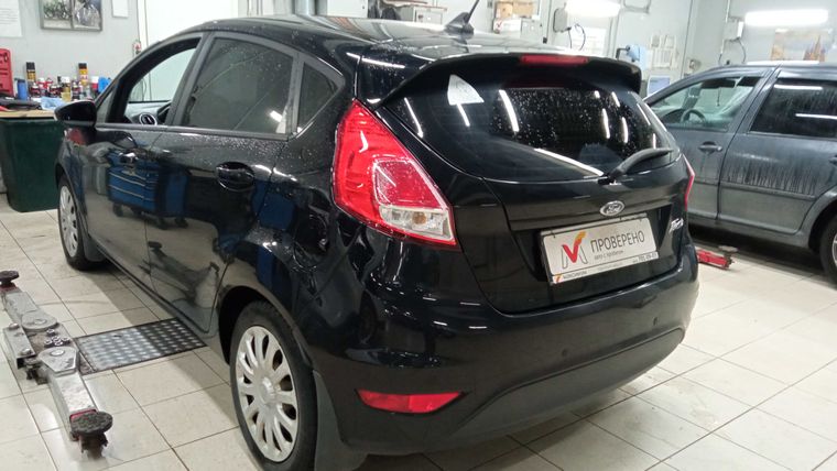 Ford Fiesta 2018 года, 48 582 км - вид 4