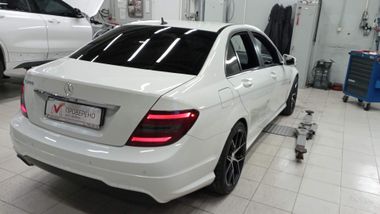 Mercedes-Benz C-класс 2011 года, 212 229 км - вид 3