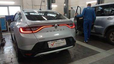 Renault Arkana 2019 года, 71 125 км - вид 4