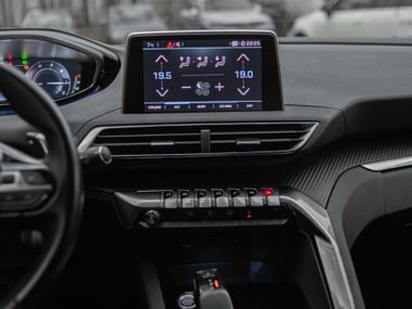 Peugeot 3008 2019 года, 112 421 км - вид 9