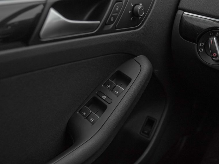 Volkswagen Jetta 2017 года, 139 000 км - вид 10