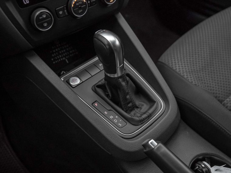 Volkswagen Jetta 2017 года, 139 000 км - вид 9