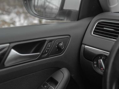 Volkswagen Jetta 2017 года, 139 000 км - вид 12