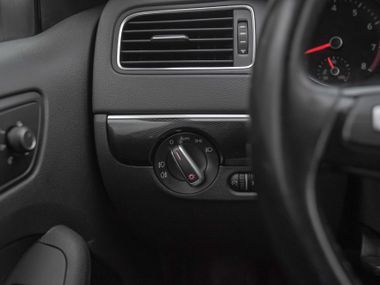 Volkswagen Jetta 2017 года, 139 000 км - вид 11