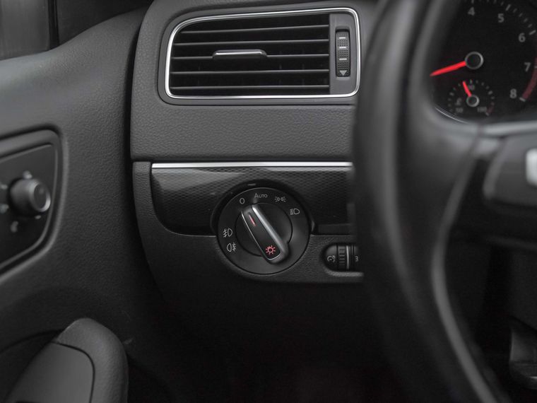 Volkswagen Jetta 2017 года, 139 000 км - вид 11