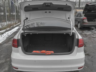 Volkswagen Jetta 2017 года, 139 000 км - вид 14