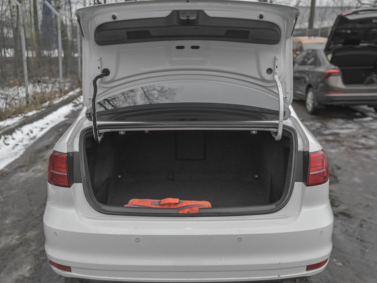 Volkswagen Jetta 2017 года, 139 000 км - вид 14