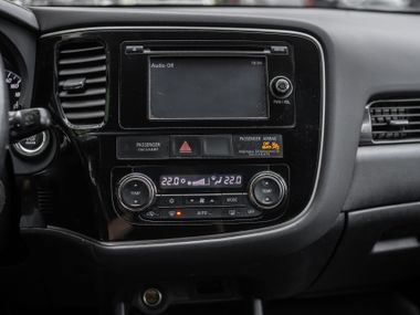 Mitsubishi Outlander 2015 года, 180 965 км - вид 9