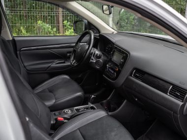 Mitsubishi Outlander 2015 года, 180 965 км - вид 16