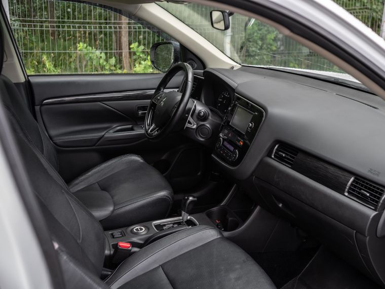 Mitsubishi Outlander 2015 года, 180 965 км - вид 16