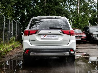 Mitsubishi Outlander 2015 года, 180 965 км - вид 4