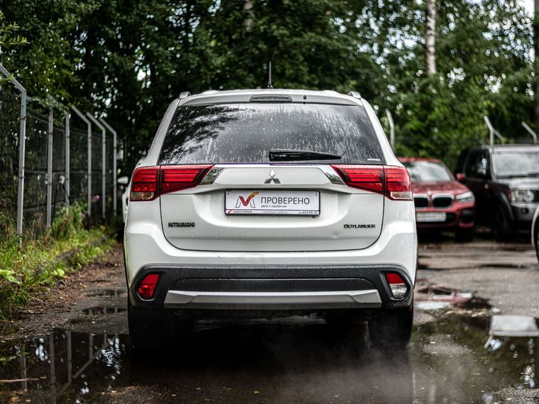 Mitsubishi Outlander 2015 года, 180 965 км - вид 4