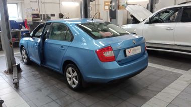 Skoda Rapid 2015 года, 219 406 км - вид 4
