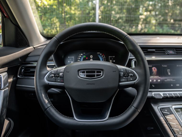 Красный Geely Atlas Pro 2023 года | VIN 907787