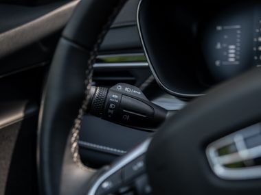 Красный Geely Atlas Pro 2023 года | VIN 907787