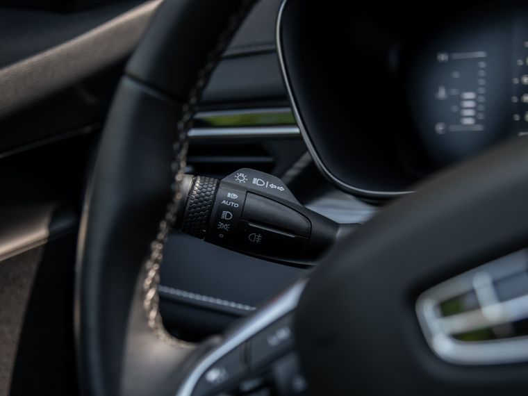Красный Geely Atlas Pro 2023 года | VIN 907787
