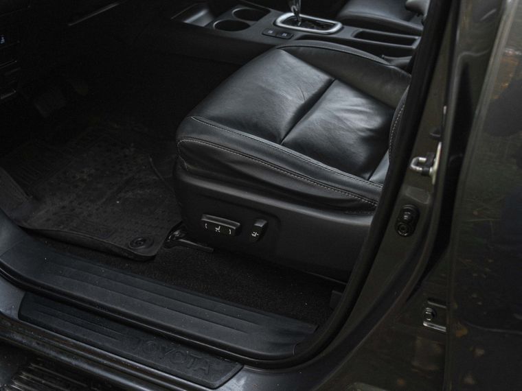 Toyota Hilux 2015 года, 132 325 км - вид 12