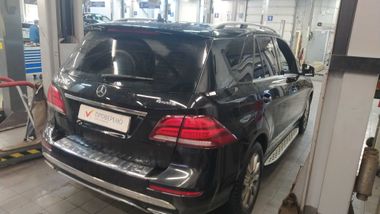 Mercedes-Benz GLE-класс 2018 года, 157 000 км - вид 3
