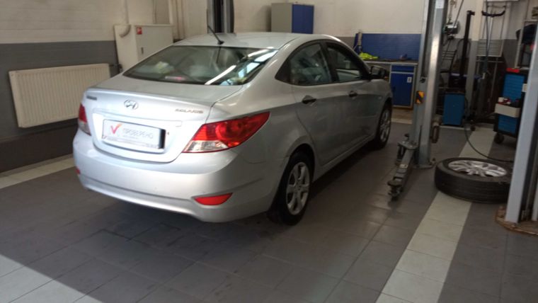 Hyundai Solaris 2011 года, 132 000 км - вид 3