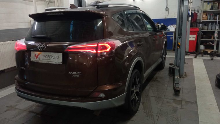 Toyota RAV4 2017 года, 200 858 км - вид 3