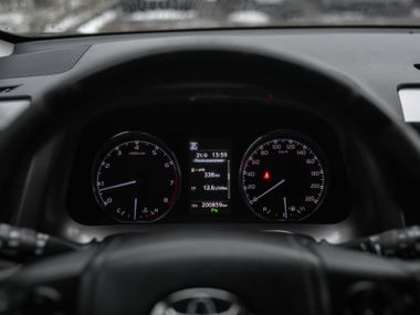 Toyota RAV4 2017 года, 200 858 км - вид 5