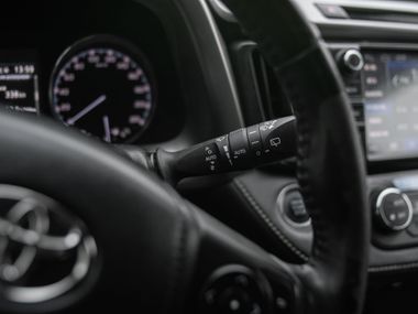 Toyota RAV4 2017 года, 200 858 км - вид 8