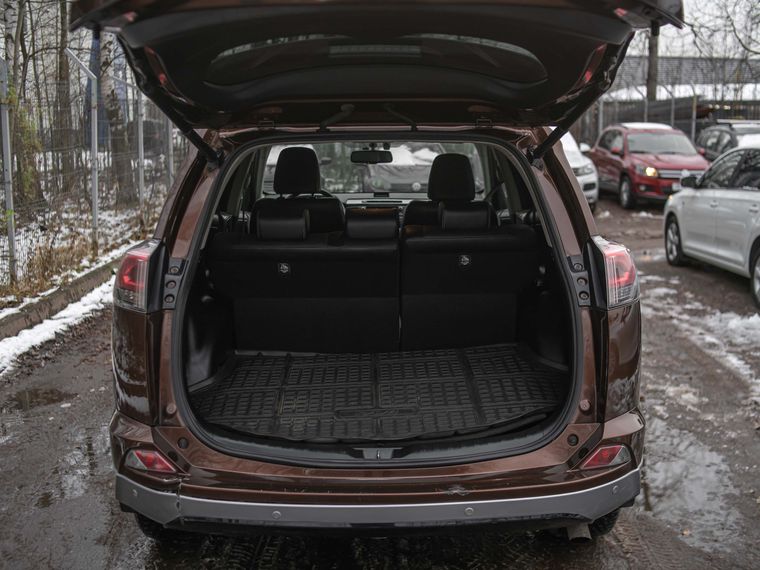 Toyota RAV4 2017 года, 200 858 км - вид 17