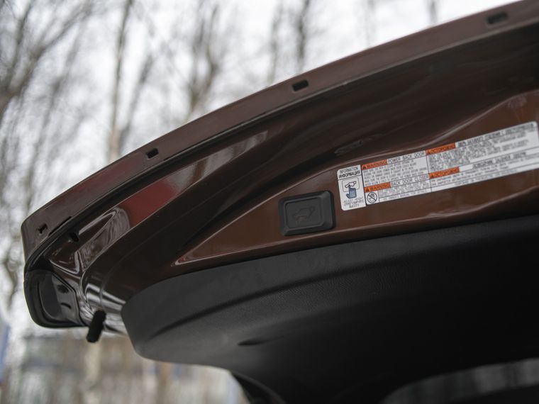 Toyota RAV4 2017 года, 200 858 км - вид 18