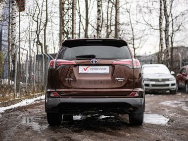 Toyota RAV4 2017 года, 200 858 км - вид 4