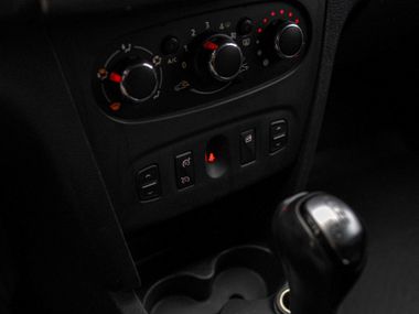 Renault Logan 2015 года, 212 944 км - вид 8