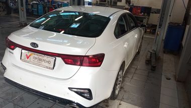 Kia Cerato 2018 года, 102 955 км - вид 3