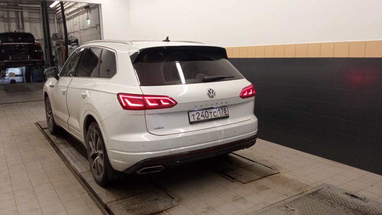Volkswagen Touareg 2018 года, 85 098 км - вид 3
