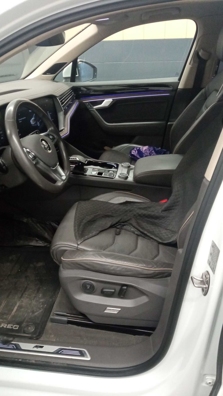 Volkswagen Touareg 2018 года, 85 098 км - вид 4