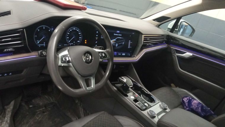 Volkswagen Touareg 2018 года, 85 098 км - вид 5