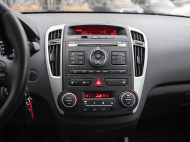Kia Ceed 2011 года, 302 000 км - вид 9