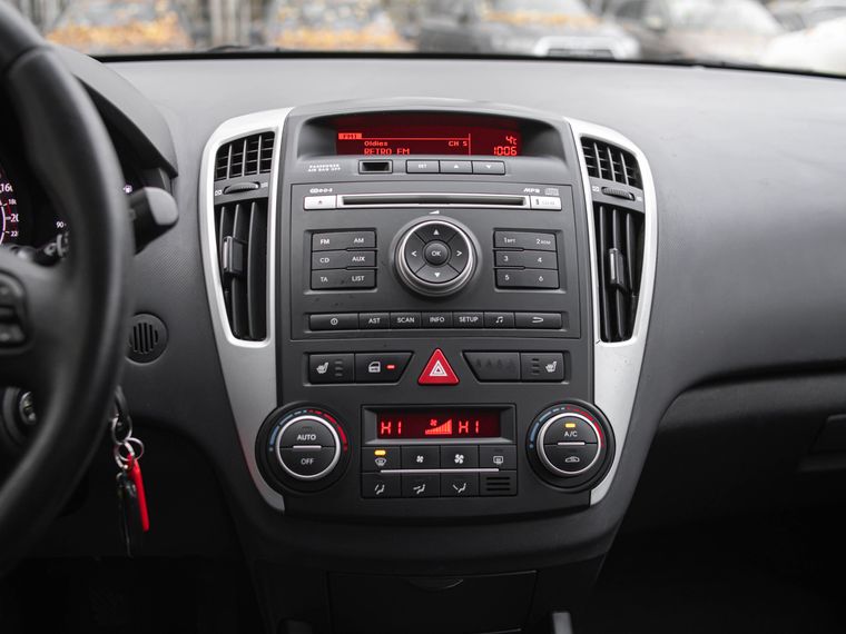 Kia Ceed 2011 года, 302 000 км - вид 9