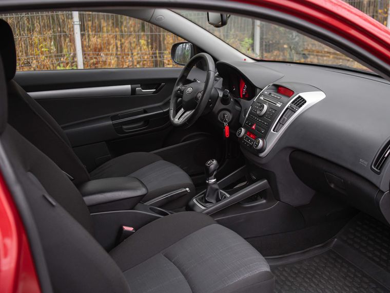 Kia Ceed 2011 года, 302 000 км - вид 13
