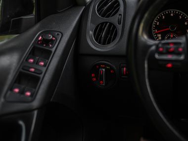 Volkswagen Tiguan 2013 года, 284 972 км - вид 11