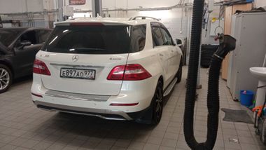 Mercedes-Benz M-класс 2012 года, 231 657 км - вид 3
