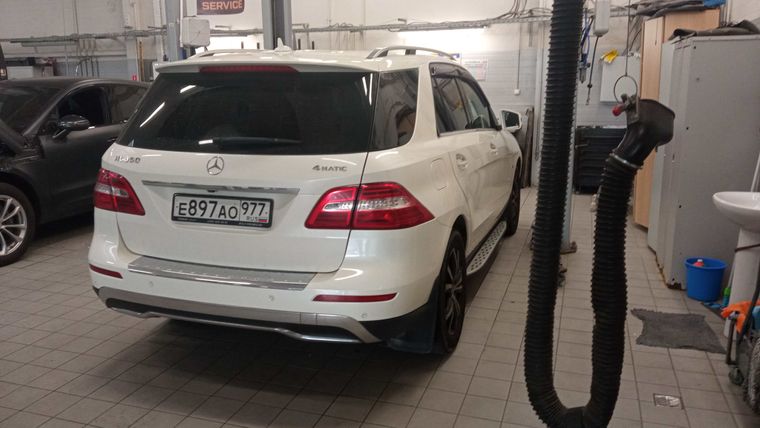 Mercedes-Benz M-класс 2012 года, 231 657 км - вид 3