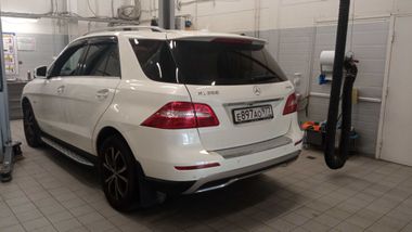 Mercedes-Benz M-класс 2012 года, 231 657 км - вид 4