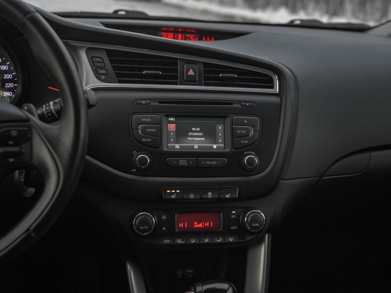 KIA Ceed 2018 года, 106 045 км - вид 8