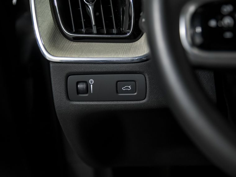 Volvo XC60 2019 года, 123 219 км - вид 15