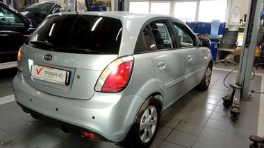 Kia Rio 2010 года, 179 875 км - вид 3
