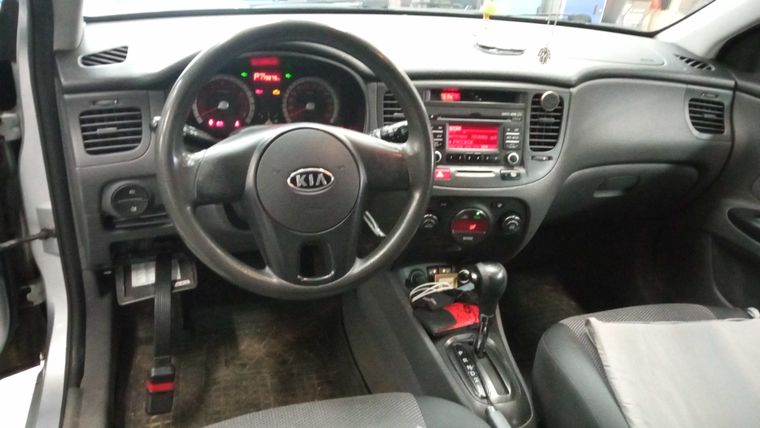 Kia Rio 2010 года, 179 875 км - вид 5
